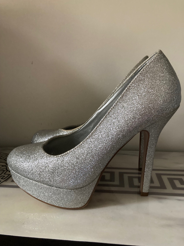 Heels talons size 9 - 40 eur dans Femmes - Chaussures  à Ville de Montréal - Image 3