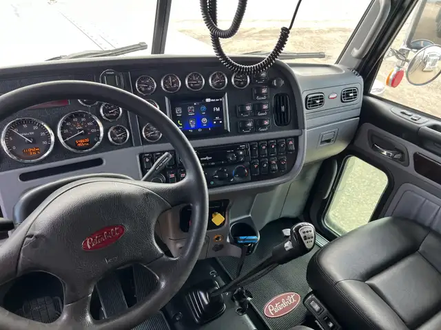 389 Peterbilt  in Heavy Trucks in Lethbridge - Image 11