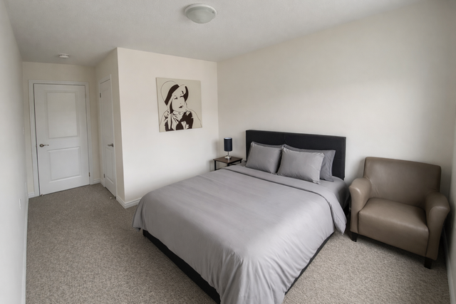 Cozy 2BR Townhome—Steps to Plaza, 5 Mins to Innisfil Beach Park! in Ontario in Canada - Image 4