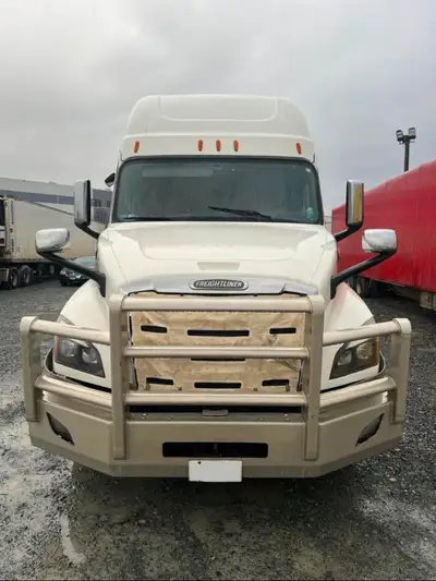 2019 Freightliner Cascadia - 13 Speed Automatic Transmission, White, 505 HP, DD15, New Engine replac...