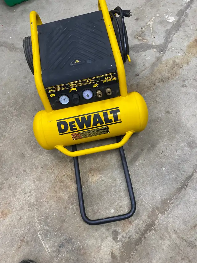 Dewalt compressor in Power Tools in Chatham-Kent - Image 5