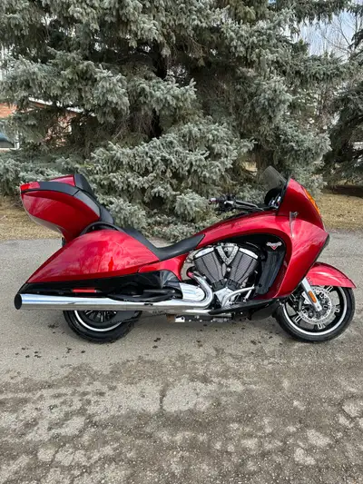 Victory vision 2015 excellent condition heated seats, front and back heated grips, cruise control, a...