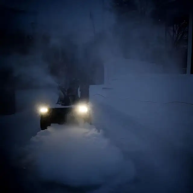 Snow Blower Electric Snow Joe 22 Snow Thrower in Snowblowers in Oshawa / Durham Region - Image 11