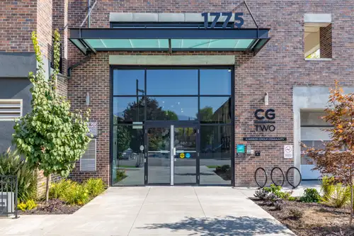 【Fully furnished & pet friendly - November 1】 Clean and quite downtown condo $2,400 + utilities *Wif...