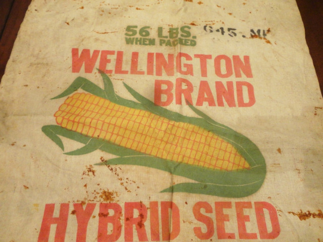 Awesome Vintage Wellington Brand Hybrid Seed Corn Bushel Bag Sac in Arts & Collectibles in Kitchener / Waterloo - Image 4