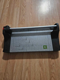 Paper cutter 