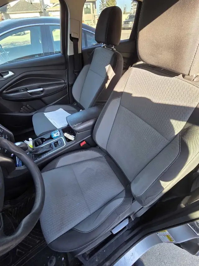 FORD ESCAPE 2017 AWD SE in Cars & Trucks in Calgary - Image 5