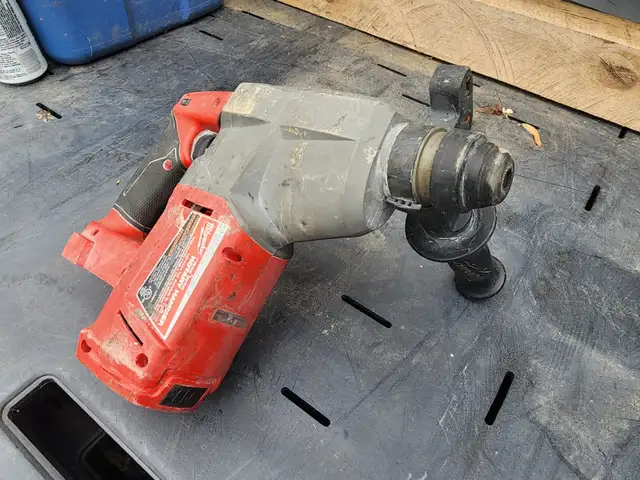 Milwaukee 1" (25mm) SDS Plus Rotary Hammer Drill Model 2712-20 in Power Tools in Windsor Region - Image 5