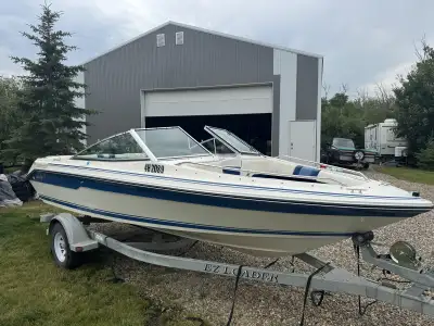 Selling our 1989 SeaRay 180 Original Owners 175 HP MerCruiser 4.3L AlphaOne Boss Bluetooth stereo (2...