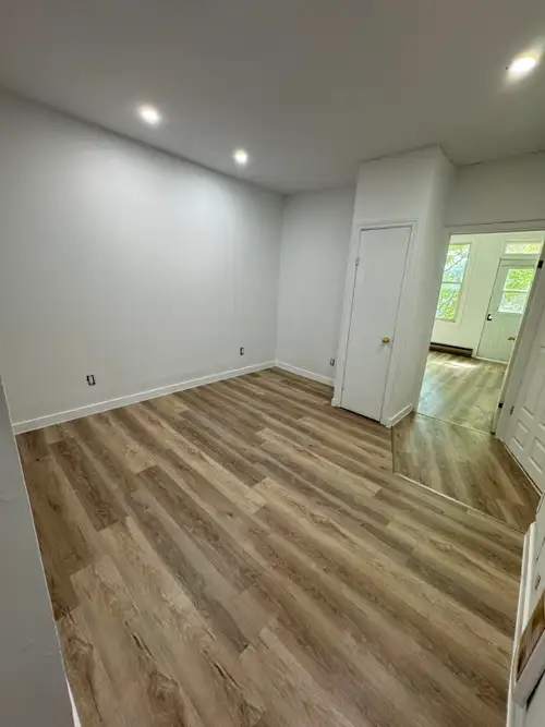 Large Renovated 3 1/2 with appliances, front and back balcony, street parking. Call 514-967-6947 ---...