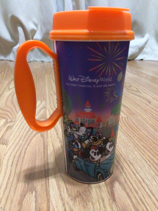 Gobelet / Tasse Disney Mug en plastique orange  dans Vaisselle et articles de cuisine  à Laval/Rive Nord - Image 4