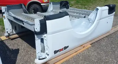 Here for sale is a new 8' truck box. Made entirely of aluminum. Its a take off from a brand new truc...