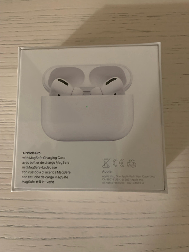 Apple air pods pro 1st generation in Other in Oakville / Halton Region - Image 2