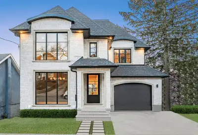 Exquisite 4-bedroom custom build with stunning finishes