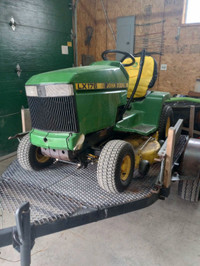 Lawn tractor with trailer 