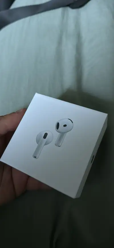 Airpods 4 (Export surplus from Dubai)