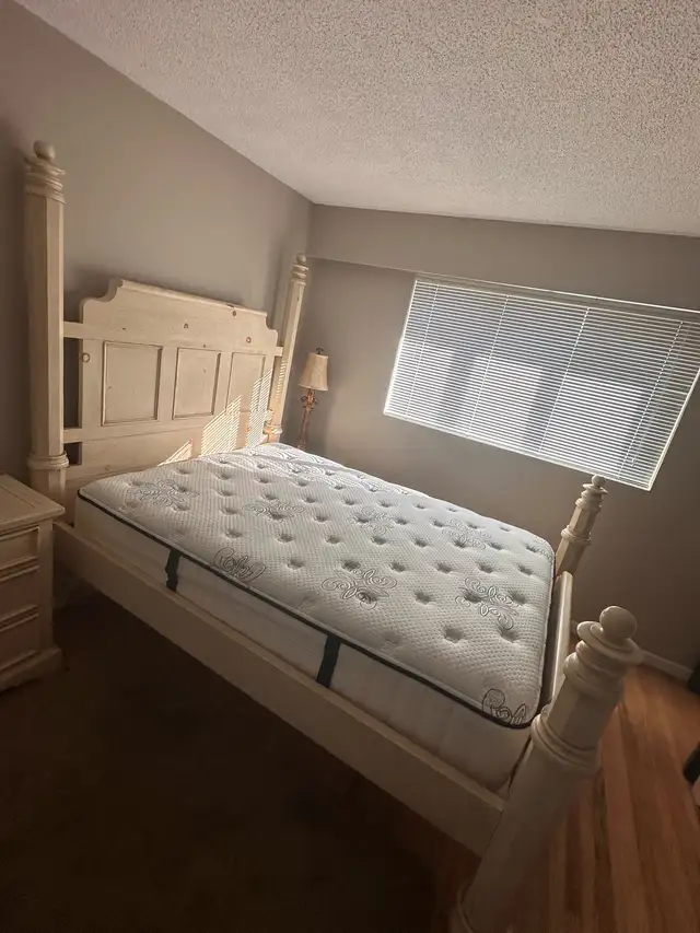 Queen size poster bed and mattress in Beds & Mattresses in Nanaimo - Image 9