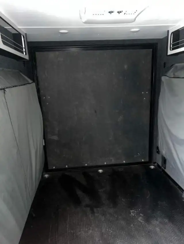 2021 Intech Discovery Travel Trailer Toy Hauler in Travel Trailers & Campers in Mission - Image 7