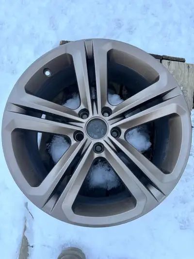 4 rims amazing condition 18 inch Fastest pick up takes them in Renfrew