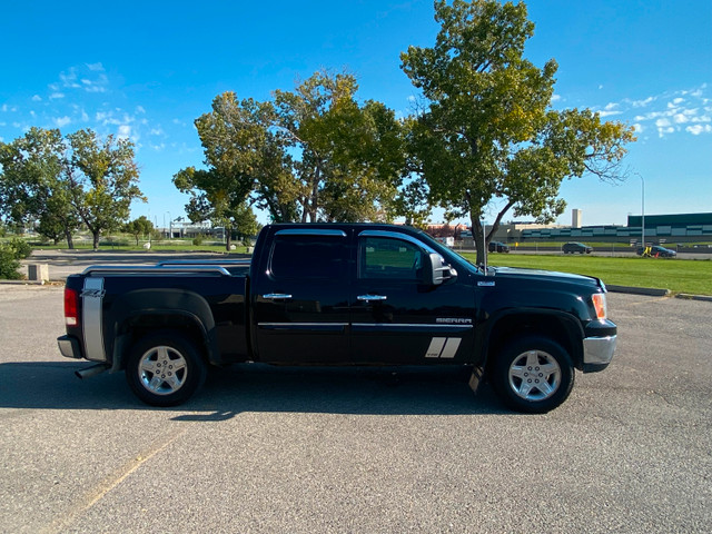 2010 GMC Sierra 1500 SLT 4x4 in Cars & Trucks in Calgary - Image 3