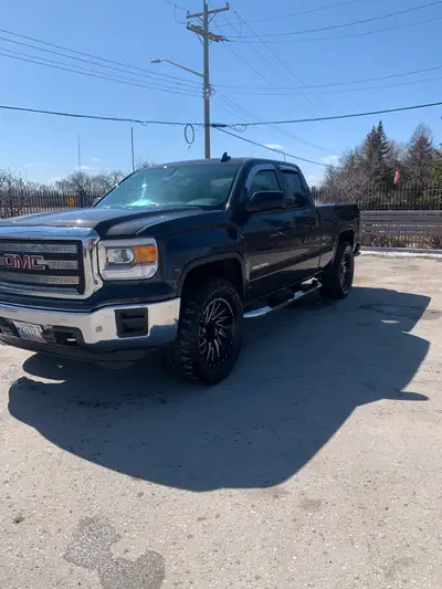 Selling my 2015 gmc sierra 192xxx Solid truck 4.3 Never had a issue with it Regular maintenance alwa...