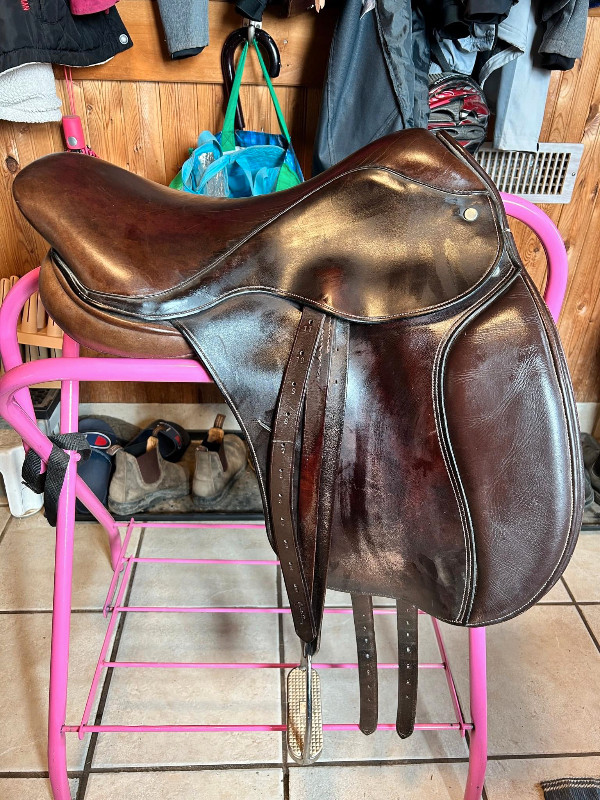 York Saddlery Dressage saddle 17” seat in Equestrian & Livestock Accessories in Oshawa / Durham Region - Image 2