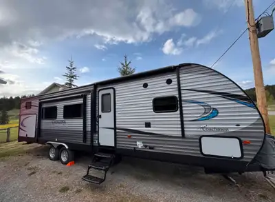 2018 Catalina Legacy Edition- unused! Never been slept in! Stored covered, bought and never used. Pa...