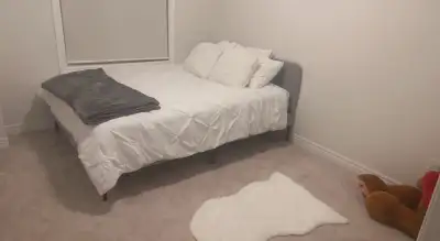 Looking for a female roommate, the townhouse is in prime location, close to major shopping centres a...