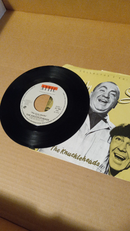 Vinyl Record 45 RPM Three Stooges - Curly Shuffle- Kuckleheads in CDs, DVDs & Blu-ray in Trenton - Image 3