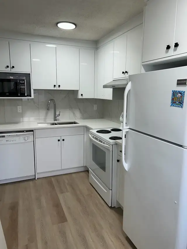 Newly renovated 2 bedroom condo!! Westbrook