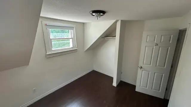 Private room opposite MacMasters Hamilton in Long Term Rentals in Hamilton - Image 3