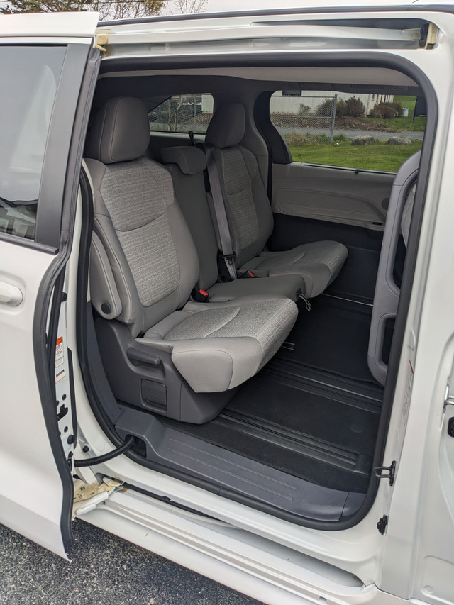 RARE 2021 Toyota Sienna LE 8-passenger LOW KMs in Cars & Trucks in Bridgewater - Image 4