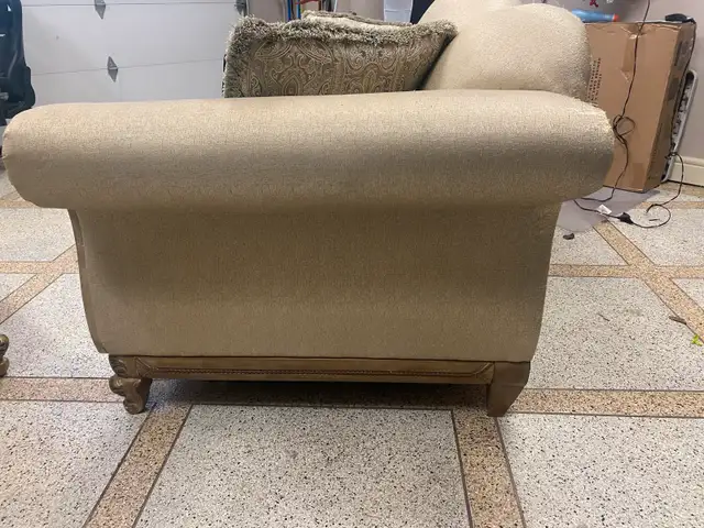 solid wood sofa in Couches & Futons in Bedford - Image 6