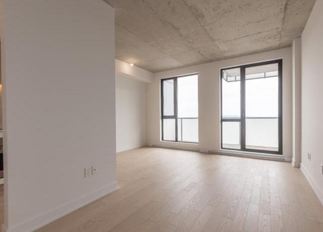 Élégant studio moderne avec balcon! — photo 2