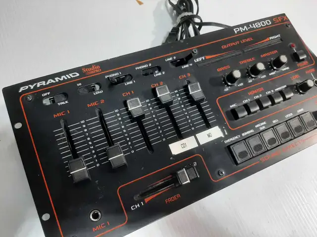 Pyramid PM-4800 SFX Mixer in Pro Audio & Recording Equipment in City of Montréal - Image 6
