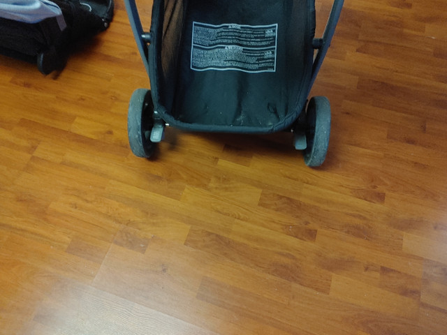 Poussette de marque Graco dans Poussettes, porte-bébés et sièges d'auto  à Longueuil/Rive Sud - Image 3