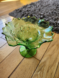 ANTIQUE NORTHWOOD footed compote dish (green glass)
