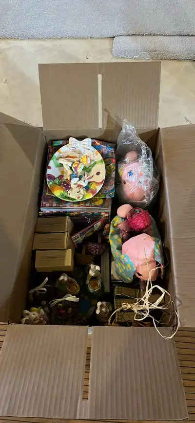 Estate Sale Retro Bunnies Collectables, View more