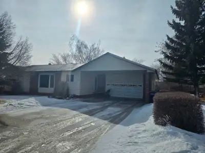 Cozy 1262 square feet house built in 1983 located in Eatonia. ½ block from a k-12 school. House sits...