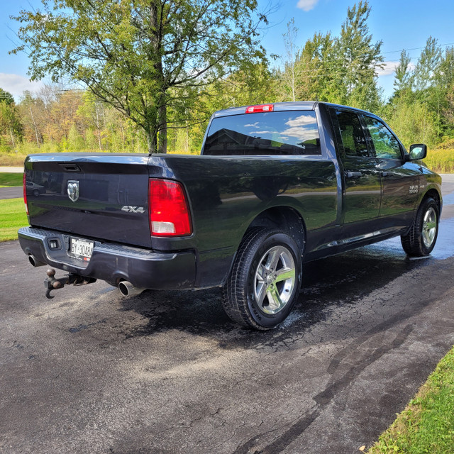 2017 - Ram 1500 - 5.7L Hemi in Cars & Trucks in Ottawa - Image 3