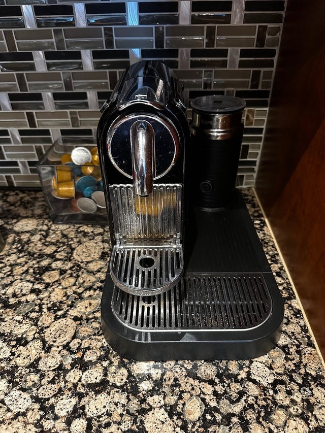 Nespresso coffee machine Machines à café Ville de Montréal Kijiji