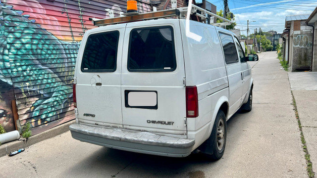 2004 Chevy Astro Cargo w/shelving in Cars & Trucks in City of Toronto - Image 3