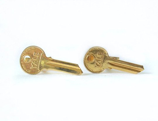 Vintage Cuff Links Cufflinks YALE and Towne KEY Gold Tone in Arts & Collectibles in St. Catharines
