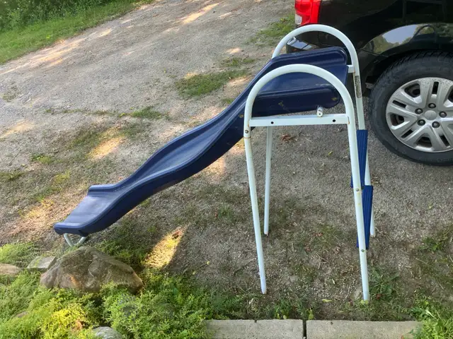 Outdoor Playground Slide in Toys in Markham / York Region - Image 3
