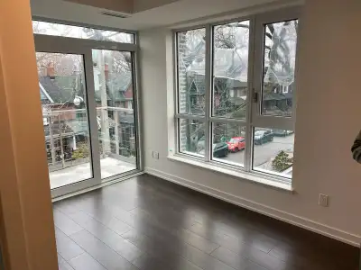 705 sq ft condo located in Leslieville, steps from Queen St. East. Functional split-bedroom layout w...