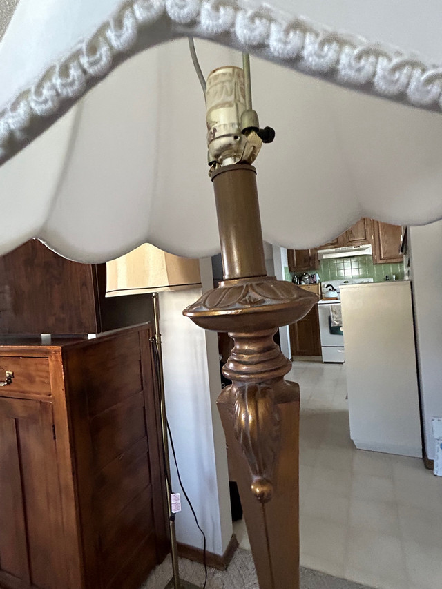 Vintage Pole Trilight Lamp c/w unique shade.  in Indoor Lighting & Fans in Regina - Image 3