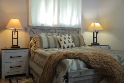 Large furnish room in house ,share kitchen and bathroom, no parking no pets 850 mth jane and Wilson...