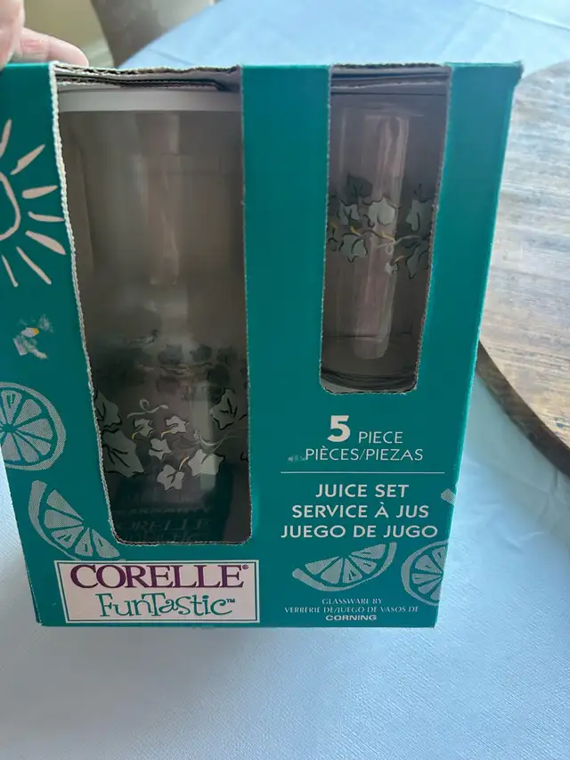 corelle glasses and decanter set in Kitchen & Dining Wares in Markham / York Region - Image 3