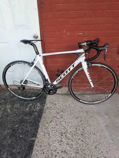 Scott Foil 10 Aero Carbon Road Bike, View more