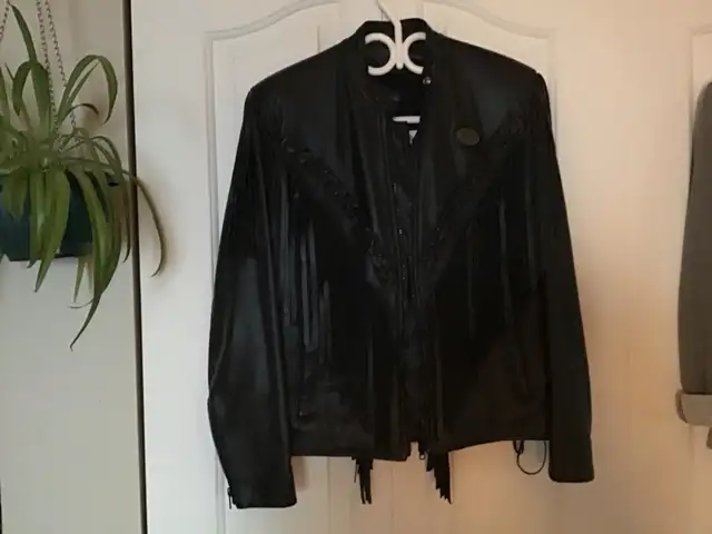 Manteau de moto Belfast en cuir avec franges in Women's - Tops & Outerwear in Sherbrooke - Image 4